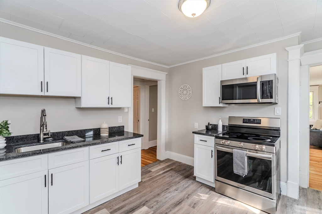 229 Saint James Blvd, Springfield, Massachusetts, 6 Bedrooms Bedrooms, 12 Rooms Rooms,2 BathroomsBathrooms,Residential Income,For Sale,Saint James Blvd,73372188