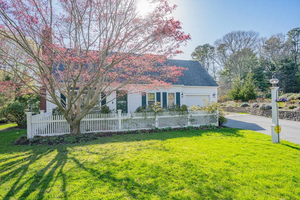 59 Robbins St, Barnstable, Massachusetts, 3 Bedrooms Bedrooms, 7 Rooms Rooms,2.5 BathroomsBathrooms,Residential,For Sale,Robbins St,73372222