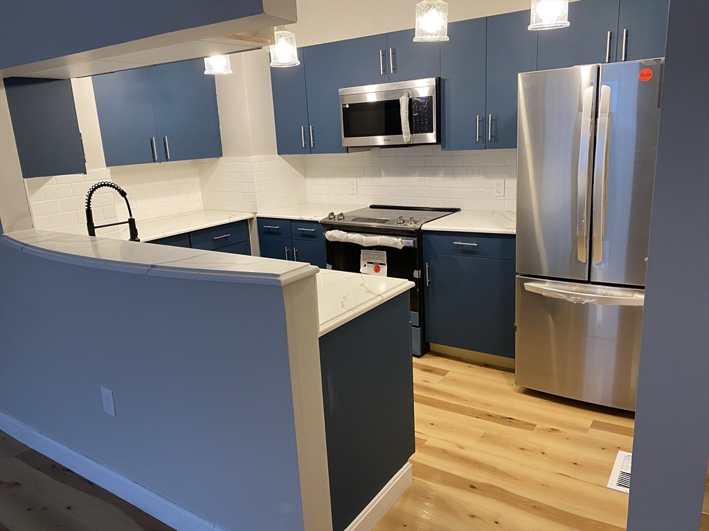 15 Ocean Ave, Winthrop, Massachusetts, 2 Bedrooms Bedrooms, 7 Rooms Rooms,2 BathroomsBathrooms,Residential,For Sale,Ocean Ave,73215720