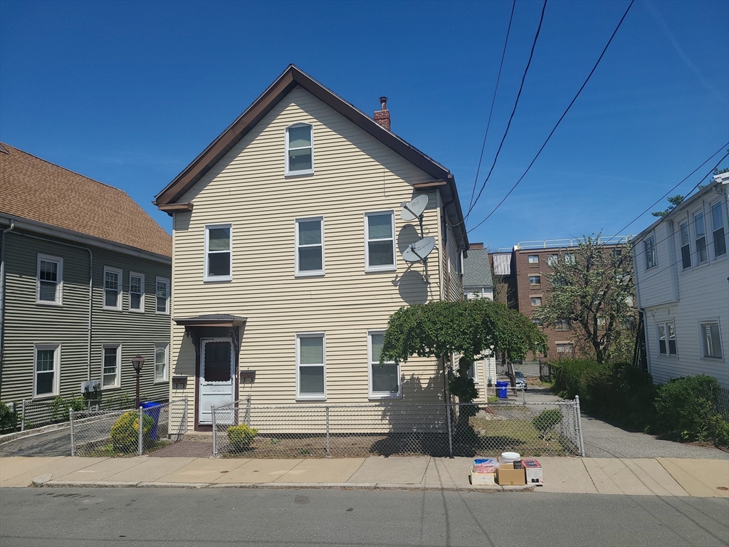 37 Hubbard St, Malden, Massachusetts, 4 Bedrooms Bedrooms, 9 Rooms Rooms,2 BathroomsBathrooms,Residential Income,For Sale,Hubbard St,73372225