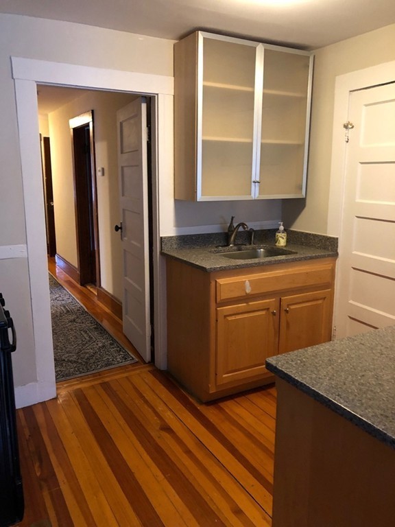 27 Lloyd Rd, Watertown, Massachusetts, 1 Bedroom Bedrooms, 4 Rooms Rooms,1 BathroomBathrooms,Residential Lease,For Rent,Lloyd Rd,73372226