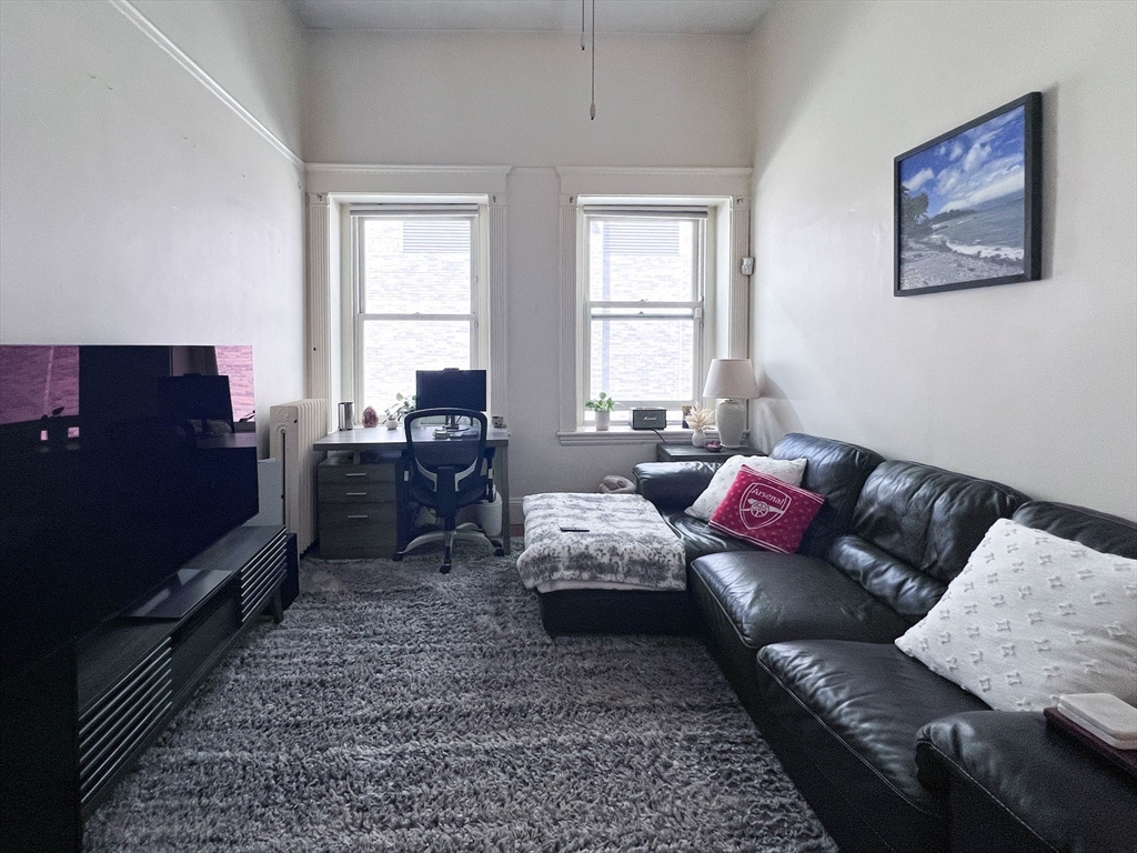 8 Garrison, Boston, Massachusetts, 1 Bedroom Bedrooms, 3 Rooms Rooms,1 BathroomBathrooms,Residential Lease,For Rent,Garrison,73372231
