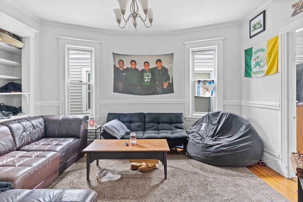 225 L St, Boston, Massachusetts, 4 Bedrooms Bedrooms, 6 Rooms Rooms,1 BathroomBathrooms,Residential Lease,For Rent,L St,73372276