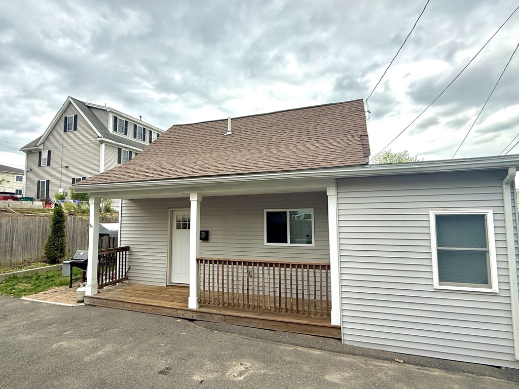 8 Blais Ct, Fitchburg, Massachusetts, 2 Bedrooms Bedrooms, 4 Rooms Rooms,1 BathroomBathrooms,Residential,For Sale,Blais Ct,73372281