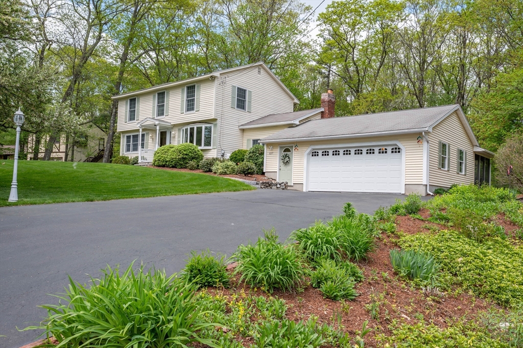 127 Catamount Rd, Tewksbury, Massachusetts, 3 Bedrooms Bedrooms, 6 Rooms Rooms,2.5 BathroomsBathrooms,Residential,For Sale,Catamount Rd,73372300