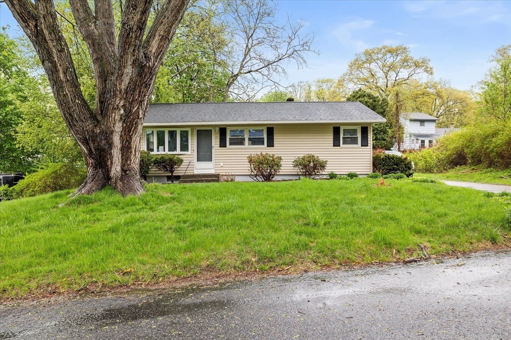 17 Beverly Street, Oxford, Massachusetts, 3 Bedrooms Bedrooms, 5 Rooms Rooms,1 BathroomBathrooms,Residential,For Sale,Beverly Street,73372302
