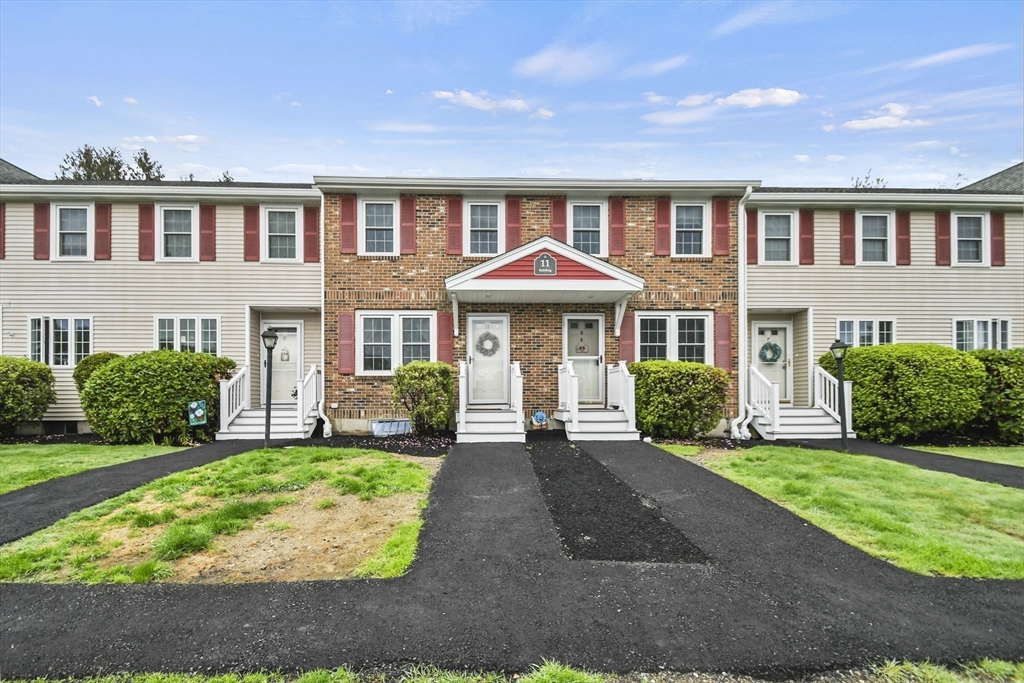 11 Fernwood Drive, Leominster, Massachusetts, 2 Bedrooms Bedrooms, 5 Rooms Rooms,1.5 BathroomsBathrooms,Residential,For Sale,Fernwood Drive,73372370