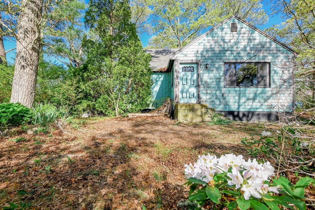 12 Chippewa Drive, Bourne, Massachusetts, 4 Bedrooms Bedrooms, 7 Rooms Rooms,2 BathroomsBathrooms,Residential,For Sale,Chippewa Drive,73372386