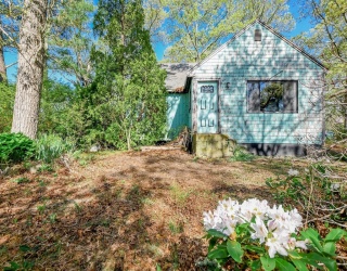 12 Chippewa Drive, Bourne, Massachusetts, 4 Bedrooms Bedrooms, 7 Rooms Rooms,2 BathroomsBathrooms,Residential,For Sale,Chippewa Drive,73372386