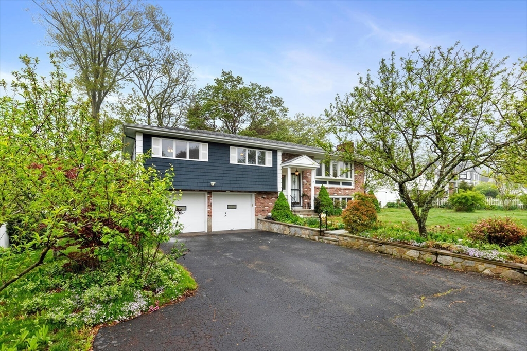 88 Hilltop St, Milton, Massachusetts, 3 Bedrooms Bedrooms, 10 Rooms Rooms,2.5 BathroomsBathrooms,Residential,For Sale,Hilltop St,73372240