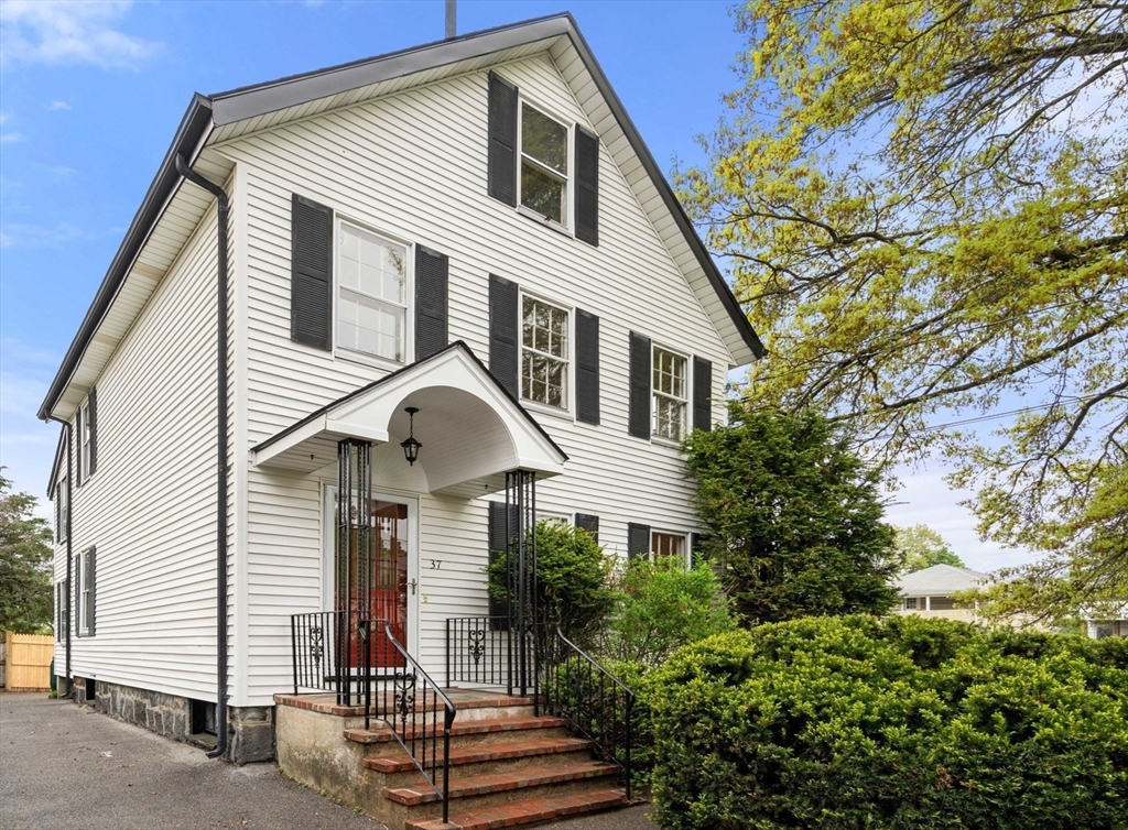 37 Lyman Avenue, Medford, Massachusetts, 3 Bedrooms Bedrooms, 8 Rooms Rooms,1 BathroomBathrooms,Residential,For Sale,Lyman Avenue,73372401