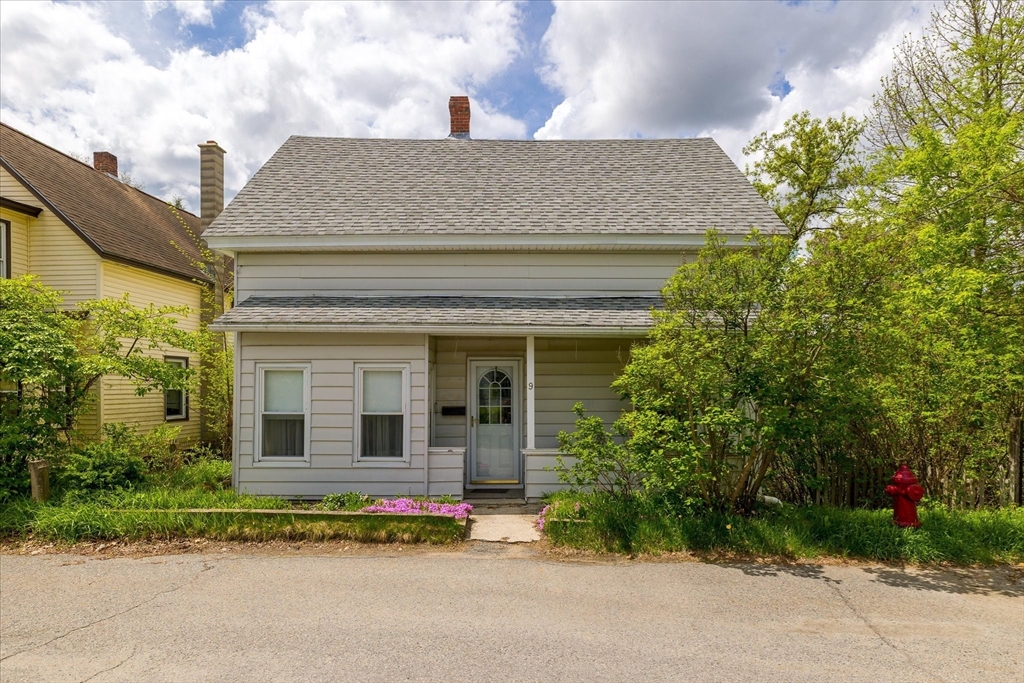 9 Hamlet St, Athol, Massachusetts, 3 Bedrooms Bedrooms, 7 Rooms Rooms,1 BathroomBathrooms,Residential,For Sale,Hamlet St,73372410