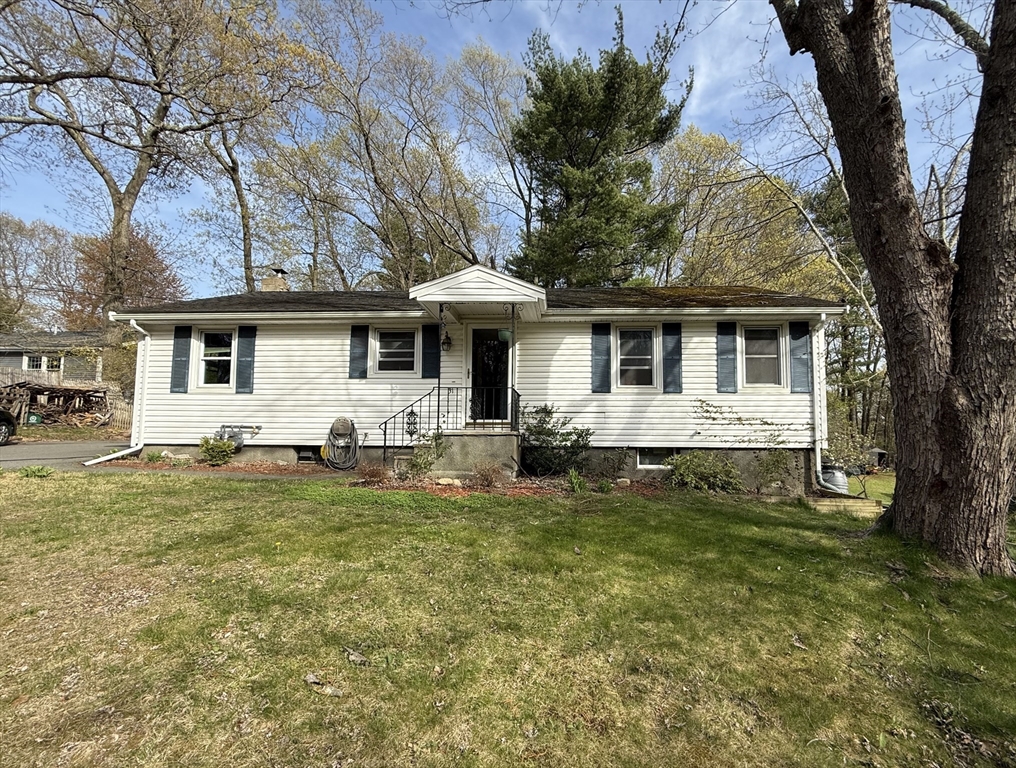31 Carey Ave, Burlington, Massachusetts, 3 Bedrooms Bedrooms, 5 Rooms Rooms,2.5 BathroomsBathrooms,Residential Lease,For Rent,Carey Ave,73372416