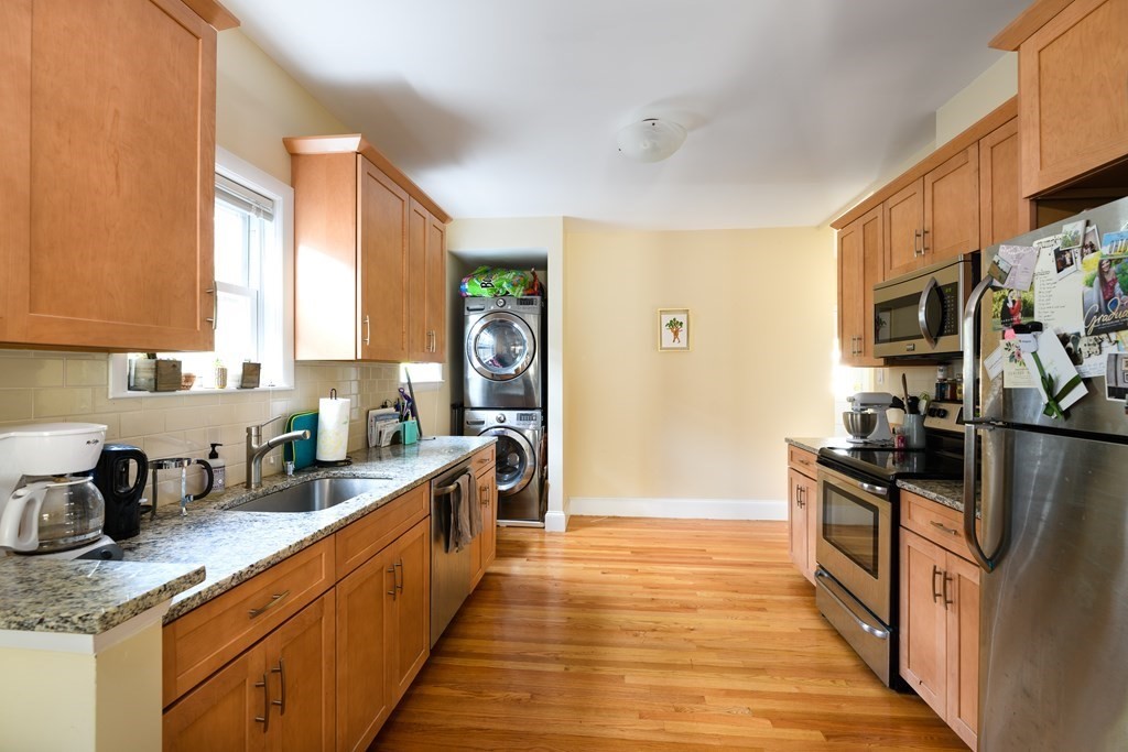 393 Washington, Somerville, Massachusetts, 3 Bedrooms Bedrooms, 5 Rooms Rooms,1 BathroomBathrooms,Residential Lease,For Rent,Washington,73372492