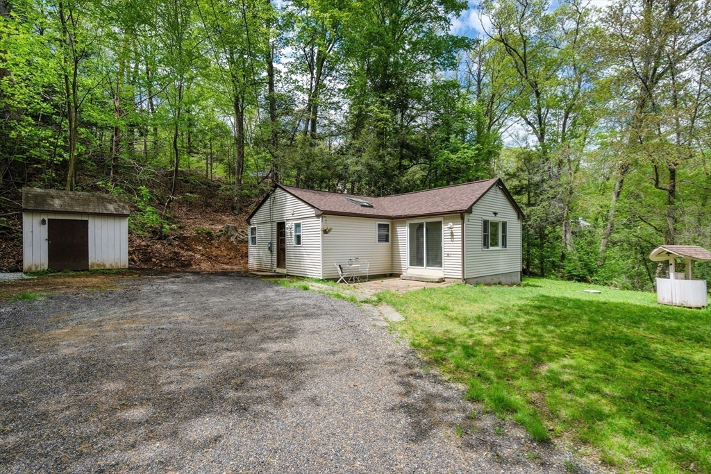 8 Heritage Dr, Holland, Massachusetts, 3 Bedrooms Bedrooms, 5 Rooms Rooms,1 BathroomBathrooms,Residential,For Sale,Heritage Dr,73372436