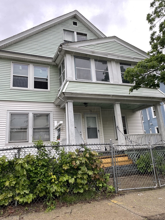 72-74 Dearborn St, Springfield, Massachusetts, 6 Bedrooms Bedrooms, 14 Rooms Rooms,2 BathroomsBathrooms,Residential Income,For Sale,Dearborn St,73372516
