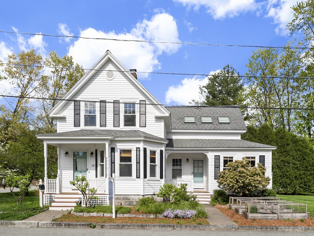 19 Evergreen St, Chelmsford, Massachusetts, 3 Bedrooms Bedrooms, 8 Rooms Rooms,1.5 BathroomsBathrooms,Residential,For Sale,Evergreen St,73372512