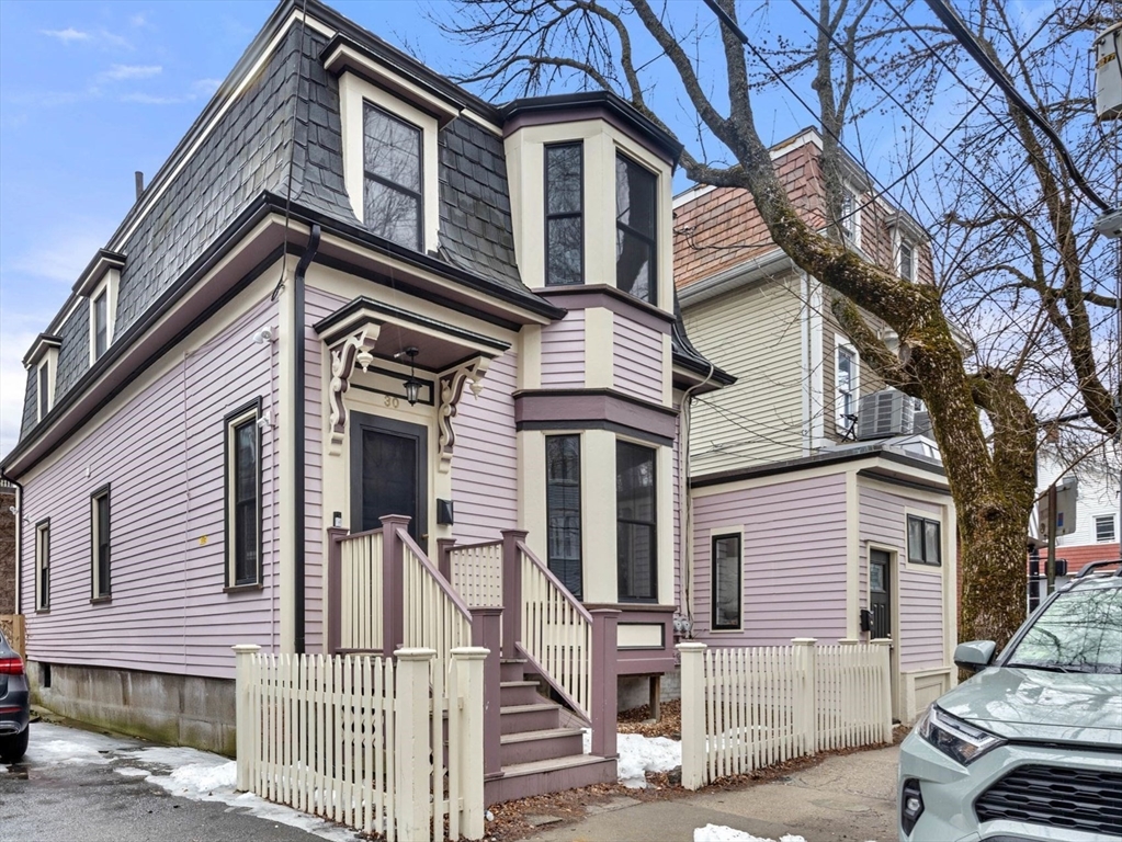 30 Howard St, Cambridge, Massachusetts, 7 Rooms Rooms,3 BathroomsBathrooms,Residential Income,For Sale,Howard St,73372551