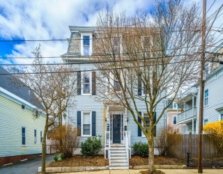 24 Cabot St, Salem, Massachusetts, 2 Bedrooms Bedrooms, 5 Rooms Rooms,1 BathroomBathrooms,Residential,For Sale,Cabot St,73372519