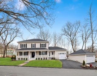 21 Mccullough Rd, Saugus, Massachusetts, 4 Bedrooms Bedrooms, 10 Rooms Rooms,3.5 BathroomsBathrooms,Residential,For Sale,Mccullough Rd,73372561