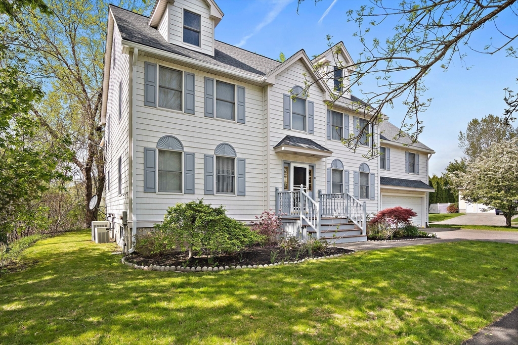 8 Old Farm Rd, Woburn, Massachusetts, 4 Bedrooms Bedrooms, 9 Rooms Rooms,3 BathroomsBathrooms,Residential,For Sale,Old Farm Rd,73372453