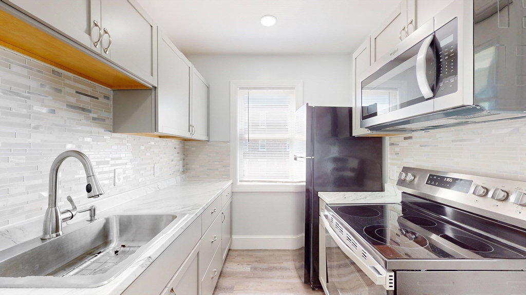 5 Ropes St, Salem, Massachusetts, 3 Bedrooms Bedrooms, 5 Rooms Rooms,1 BathroomBathrooms,Residential Lease,For Rent,Ropes St,73372586