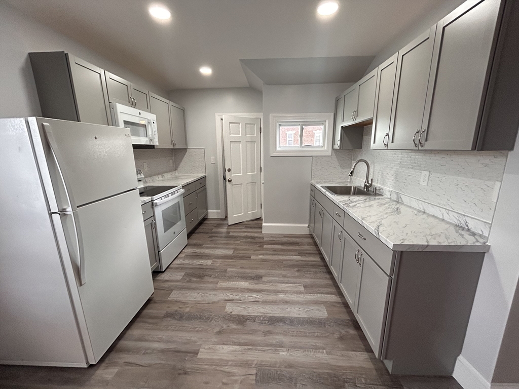 5 Ropes St, Salem, Massachusetts, 2 Bedrooms Bedrooms, 4 Rooms Rooms,1 BathroomBathrooms,Residential Lease,For Rent,Ropes St,73372590