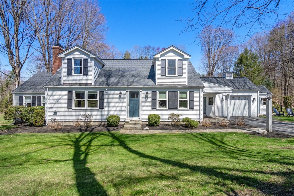 56 Warren Street, Westborough, Massachusetts, 4 Bedrooms Bedrooms, 10 Rooms Rooms,3.5 BathroomsBathrooms,Residential,For Sale,Warren Street,73372487