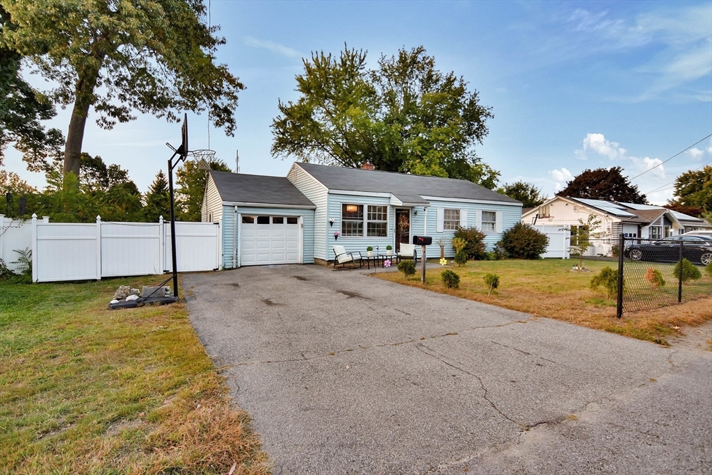 11 S Bowdoin St, Lawrence, Massachusetts, 3 Bedrooms Bedrooms, 5 Rooms Rooms,1 BathroomBathrooms,Residential,For Sale,S Bowdoin St,73372597