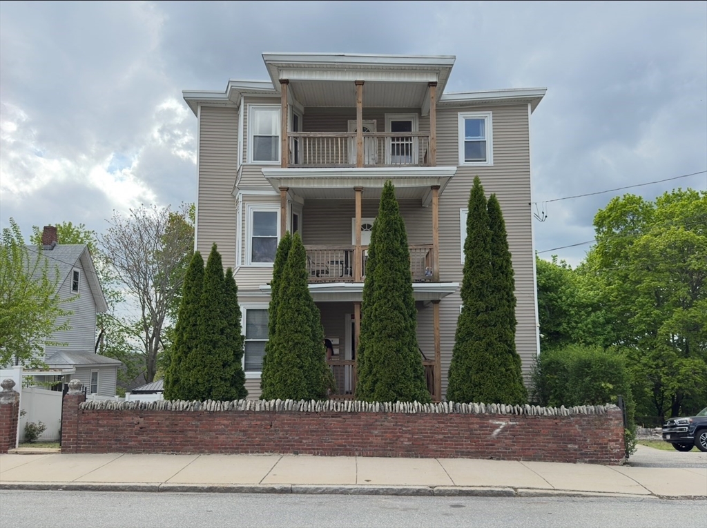 168-170 High St, Lawrence, Massachusetts, 13 Bedrooms Bedrooms, 26 Rooms Rooms,5 BathroomsBathrooms,Residential Income,For Sale,High St,73372598