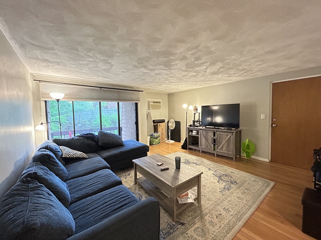1191 Main Street, Waltham, Massachusetts, 2 Bedrooms Bedrooms, 5 Rooms Rooms,1 BathroomBathrooms,Residential Lease,For Rent,Main Street,73372615
