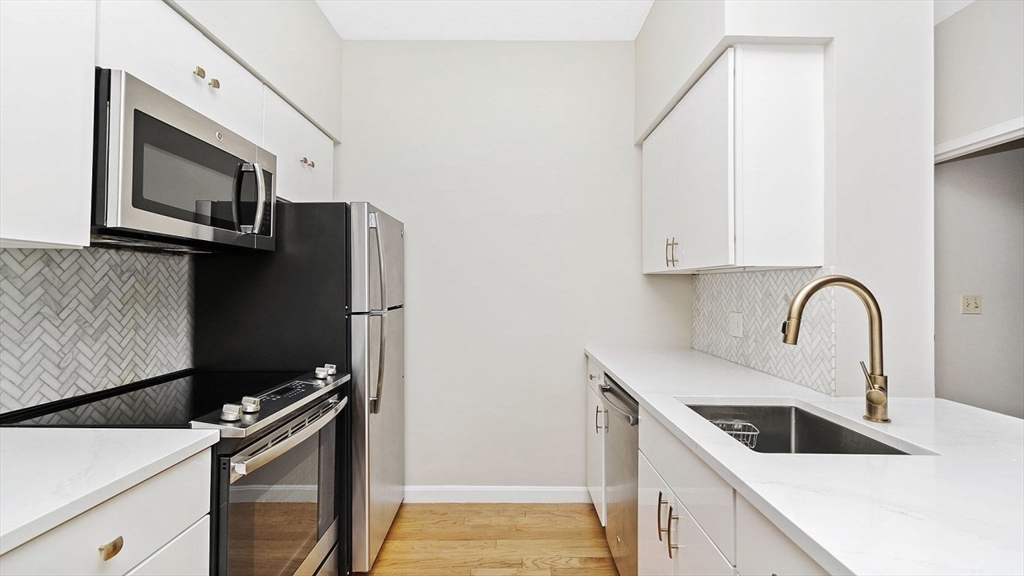 106 13th Street, Boston, Massachusetts, 2 Bedrooms Bedrooms, 5 Rooms Rooms,1 BathroomBathrooms,Residential Lease,For Rent,13th Street,73372624