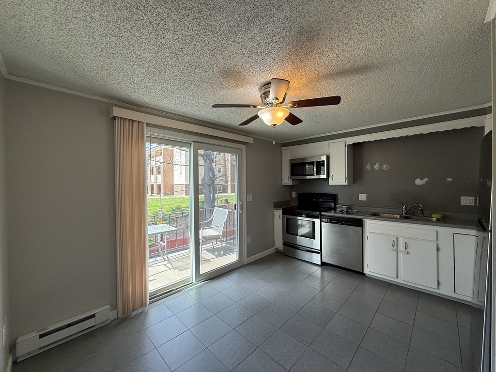 1219 Pawtucket Blvd, Lowell, Massachusetts, 2 Bedrooms Bedrooms, 4 Rooms Rooms,1.5 BathroomsBathrooms,Residential Lease,For Rent,Pawtucket Blvd,73372645