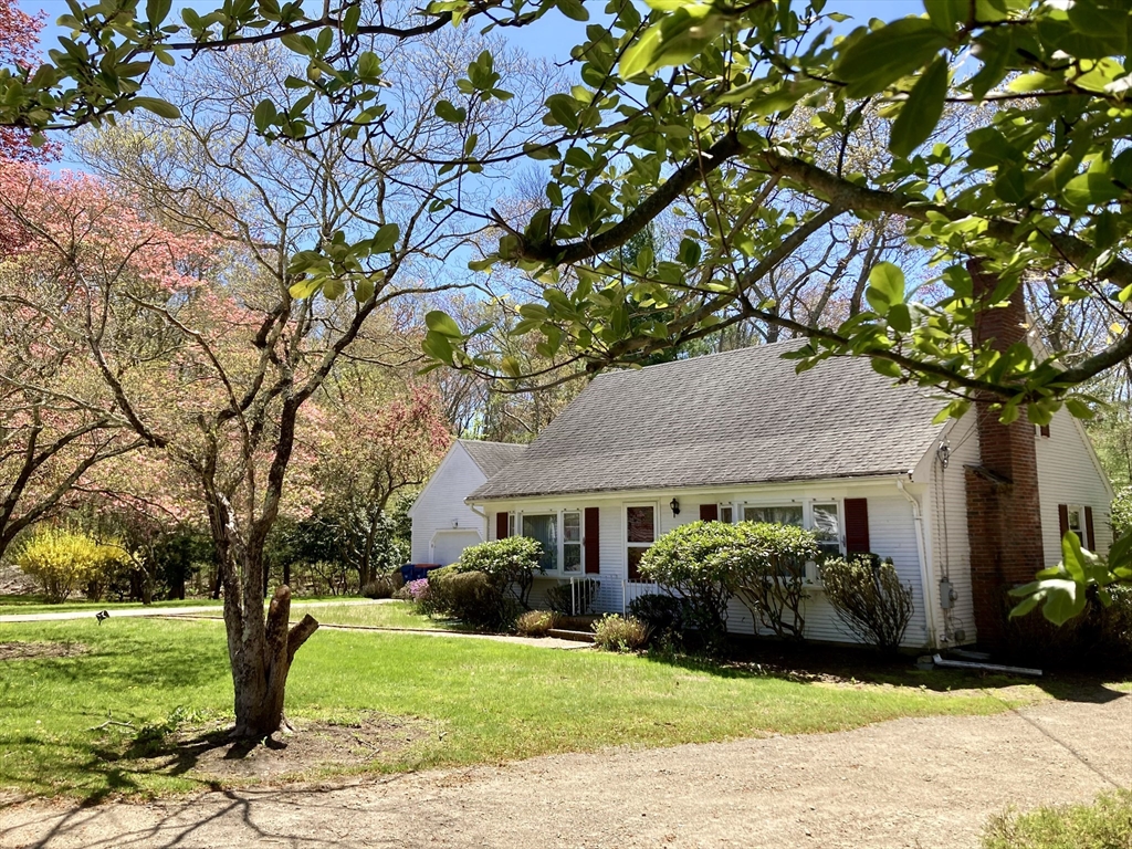 68 Briarbrook Dr, Seekonk, Massachusetts, 3 Bedrooms Bedrooms, 8 Rooms Rooms,2 BathroomsBathrooms,Residential,For Sale,Briarbrook Dr,73372659