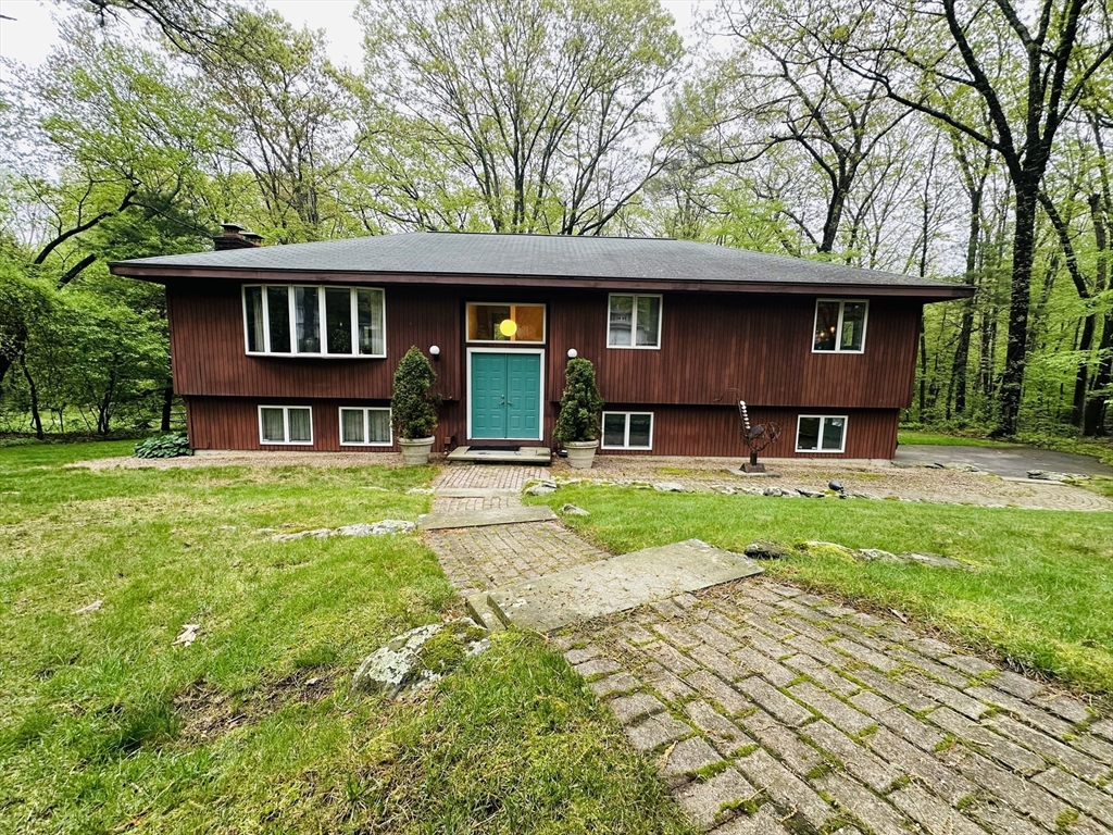45 Brentwood Rd., Chelmsford, Massachusetts, 3 Bedrooms Bedrooms, 7 Rooms Rooms,2.5 BathroomsBathrooms,Residential Lease,For Rent,Brentwood Rd.,73372661
