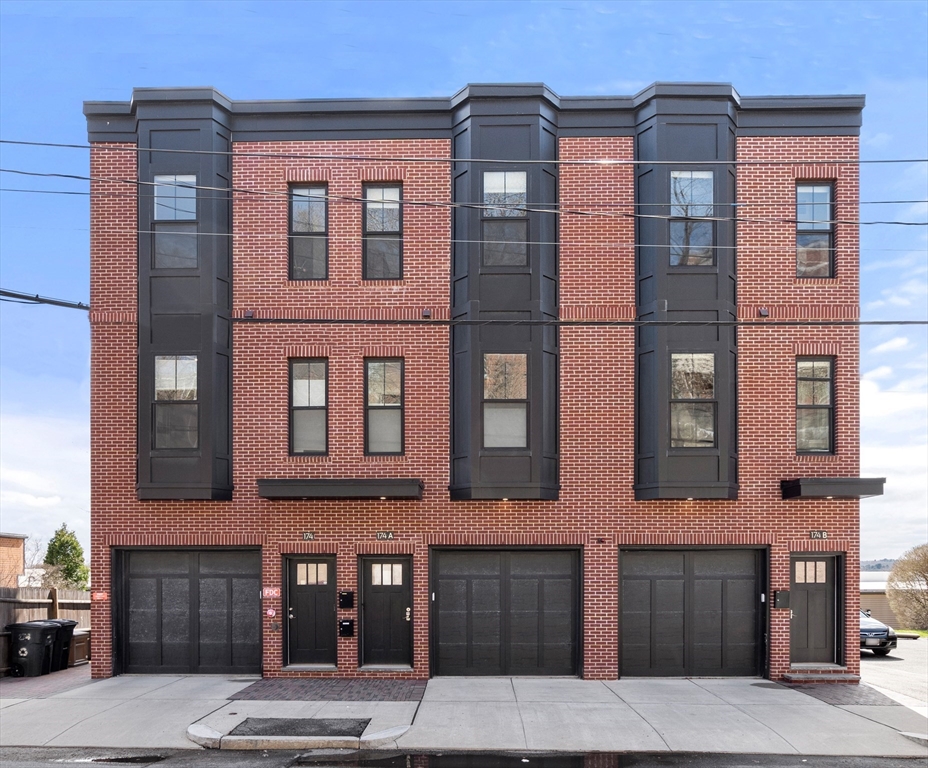 174B Fisher Ave., Boston, Massachusetts, 2 Bedrooms Bedrooms, 5 Rooms Rooms,1.5 BathroomsBathrooms,Residential,For Sale,Fisher Ave.,73372672