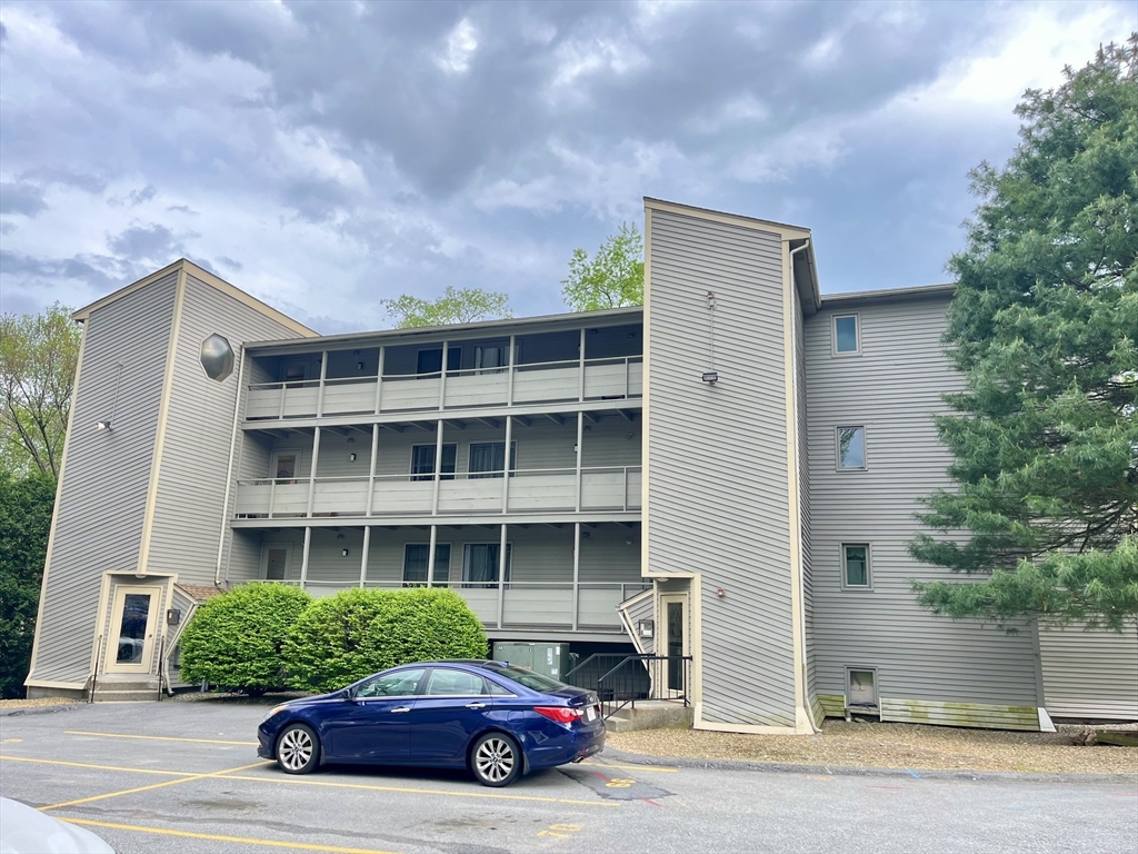 1201 Grafton St., Worcester, Massachusetts, 2 Bedrooms Bedrooms, 4 Rooms Rooms,1 BathroomBathrooms,Residential Lease,For Rent,Grafton St.,73372676