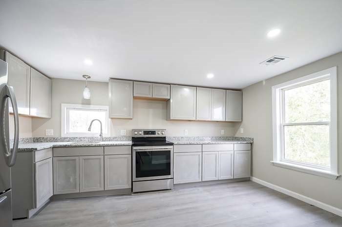 42 Mason St, Taunton, Massachusetts, 3 Bedrooms Bedrooms, 5 Rooms Rooms,1 BathroomBathrooms,Residential Lease,For Rent,Mason St,73372678