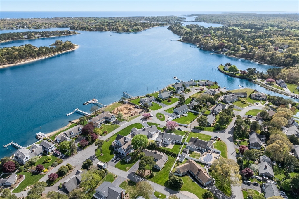 1 Port Run, Yarmouth, Massachusetts, 3 Bedrooms Bedrooms, 7 Rooms Rooms,2.5 BathroomsBathrooms,Residential,For Sale,Port Run,73372683