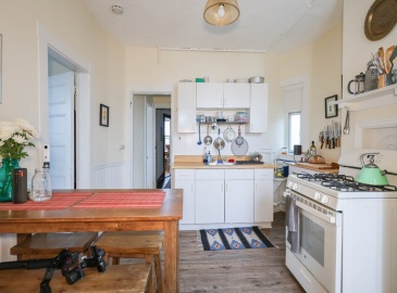 38 Jefferson St, Cambridge, Massachusetts, 3 Bedrooms Bedrooms, 5 Rooms Rooms,1 BathroomBathrooms,Residential Lease,For Rent,Jefferson St,73372763
