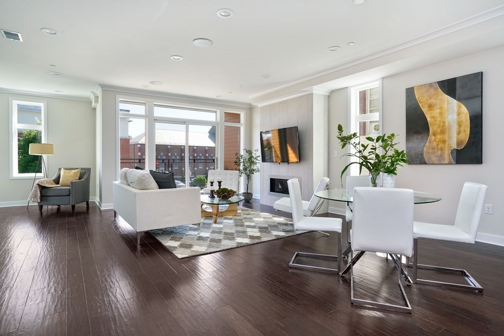 2 Loring St, Somerville, Massachusetts, 3 Bedrooms Bedrooms, 7 Rooms Rooms,2.5 BathroomsBathrooms,Residential Lease,For Rent,Loring St,73372772