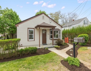104 Puffer Avenue, Swansea, Massachusetts, 2 Bedrooms Bedrooms, 5 Rooms Rooms,1 BathroomBathrooms,Residential,For Sale,Puffer Avenue,73372796