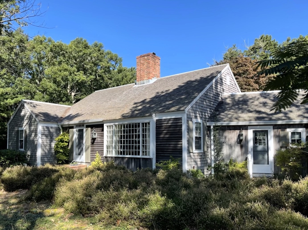 42 Towhee Ln, Orleans, Massachusetts, 4 Bedrooms Bedrooms, 11 Rooms Rooms,3.5 BathroomsBathrooms,Residential,For Sale,Towhee Ln,73372848