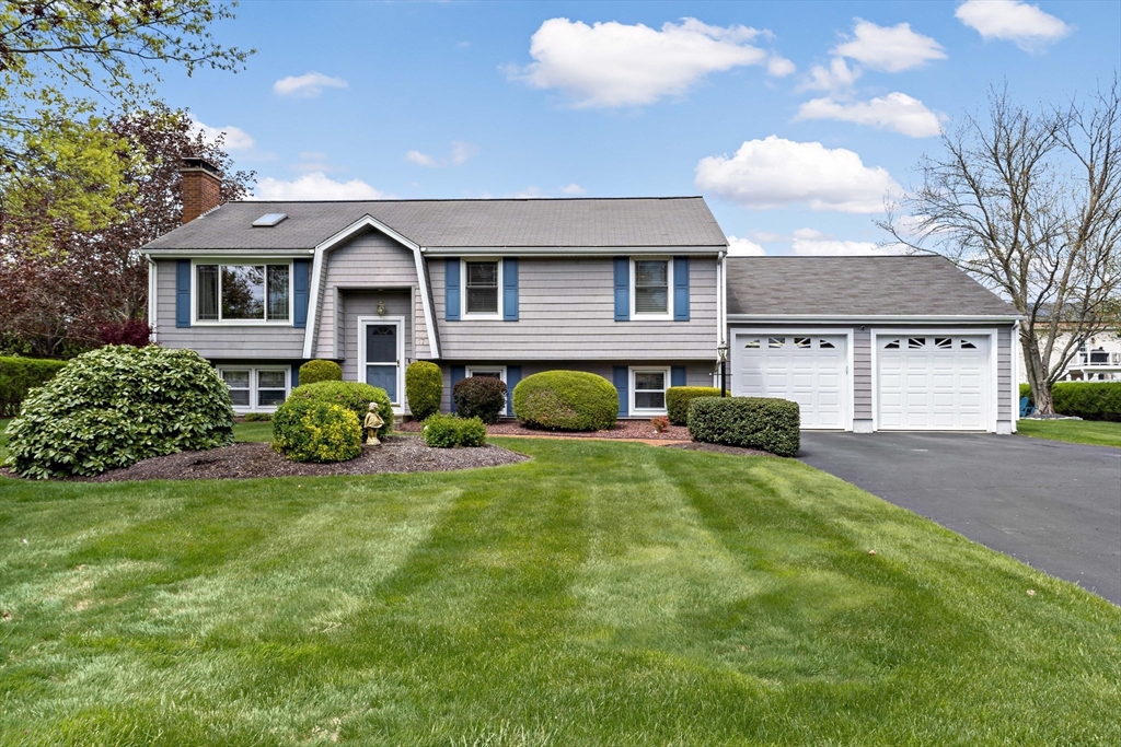17 Marehaven Drive, Seekonk, Massachusetts, 4 Bedrooms Bedrooms, 6 Rooms Rooms,2 BathroomsBathrooms,Residential,For Sale,Marehaven Drive,73372877