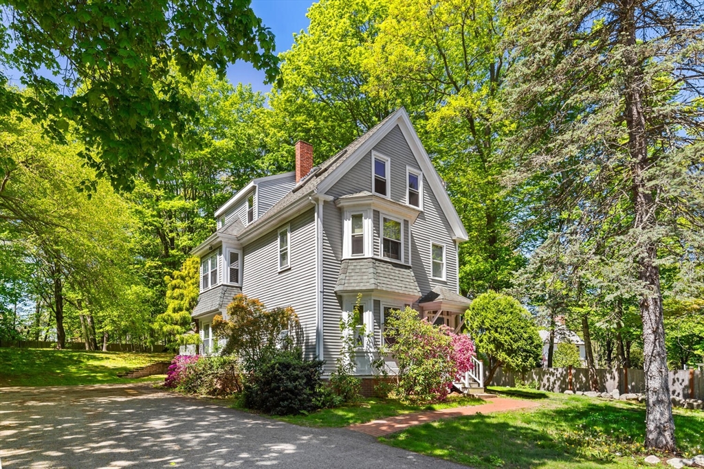 956 Bay Road, Hamilton, Massachusetts, 3 Bedrooms Bedrooms, 6 Rooms Rooms,2 BathroomsBathrooms,Residential,For Sale,Bay Road,73372983