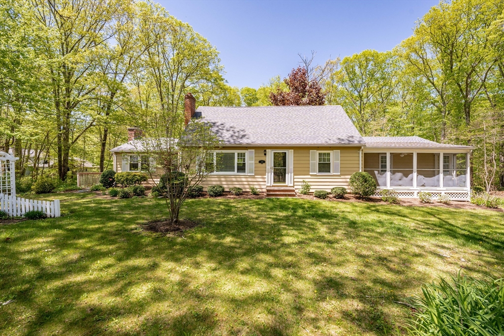 313 Bennett Rd., Hampden, Massachusetts, 3 Bedrooms Bedrooms, 7 Rooms Rooms,2.5 BathroomsBathrooms,Residential,For Sale,Bennett Rd.,73372994