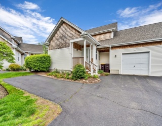 37 School House Rd, Weymouth, Massachusetts, 2 Bedrooms Bedrooms, 4 Rooms Rooms,2 BathroomsBathrooms,Residential,For Sale,School House Rd,73372902
