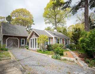 11 Cliff Street, Dennis, Massachusetts, 2 Bedrooms Bedrooms, 5 Rooms Rooms,2 BathroomsBathrooms,Residential,For Sale,Cliff Street,73373006