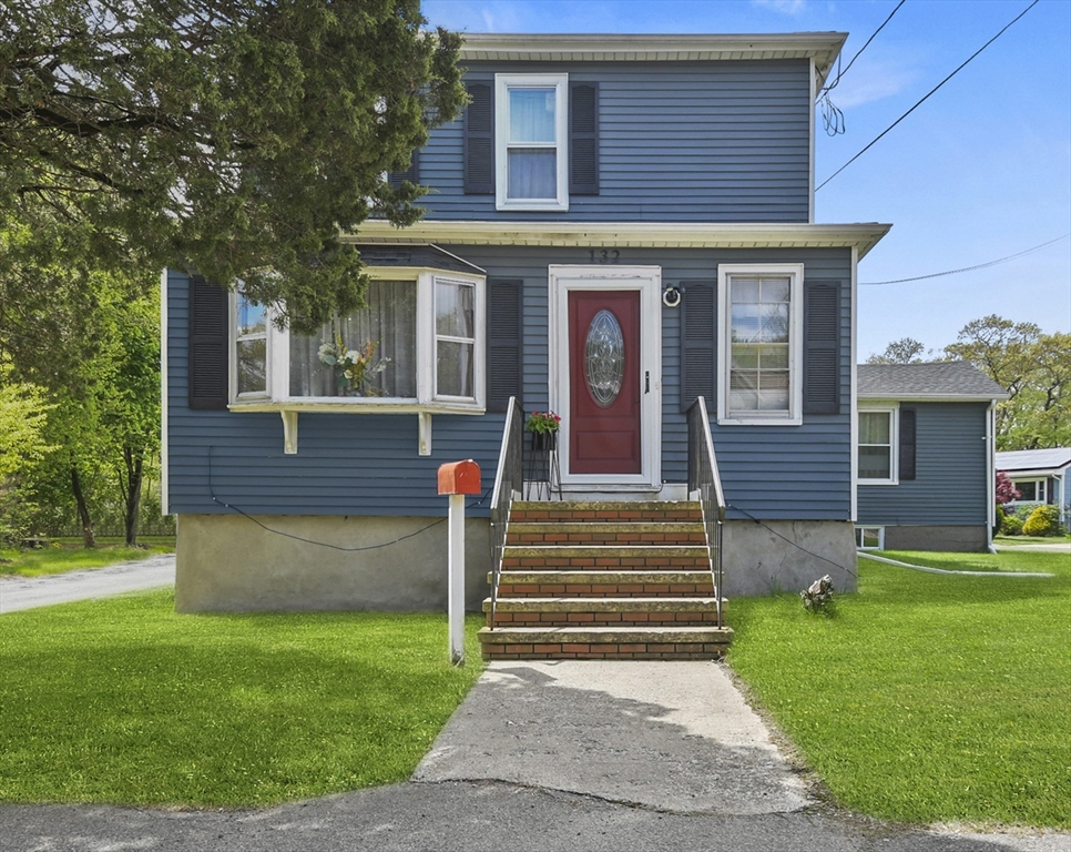 132 Pine Street, Holbrook, Massachusetts, 4 Bedrooms Bedrooms, 9 Rooms Rooms,3 BathroomsBathrooms,Residential,For Sale,Pine Street,73373080