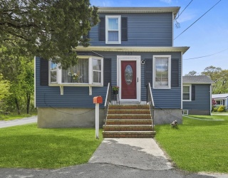 132 Pine Street, Holbrook, Massachusetts, 4 Bedrooms Bedrooms, 9 Rooms Rooms,3.5 BathroomsBathrooms,Residential,For Sale,Pine Street,73373080